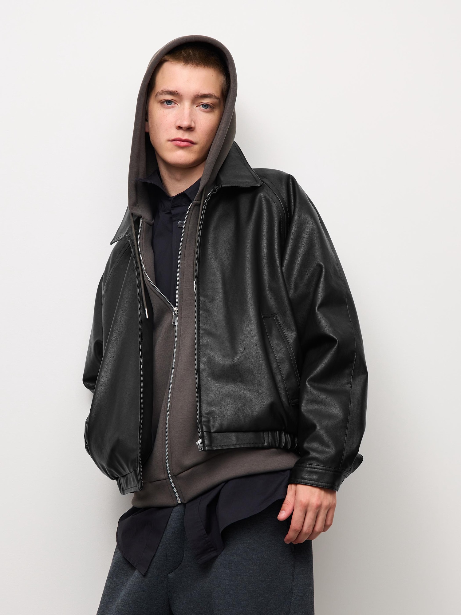 Бомбер fake leather MN — GU