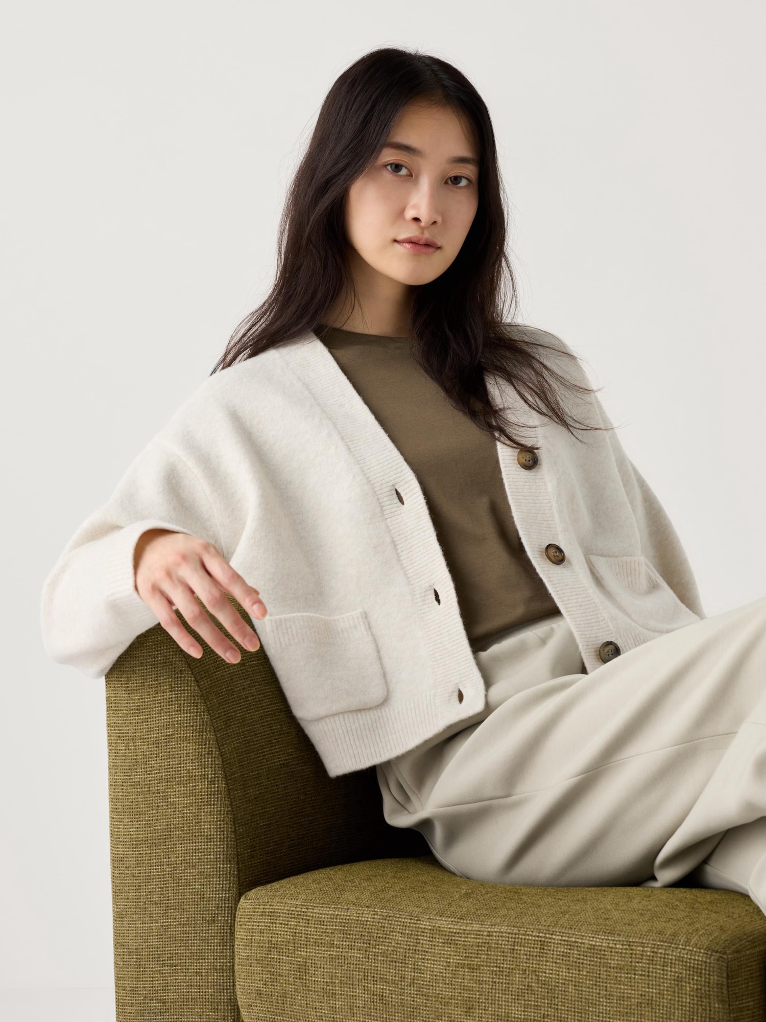 Короткий кардиган V-образный вырез, суфле-пряжа — UNIQLO