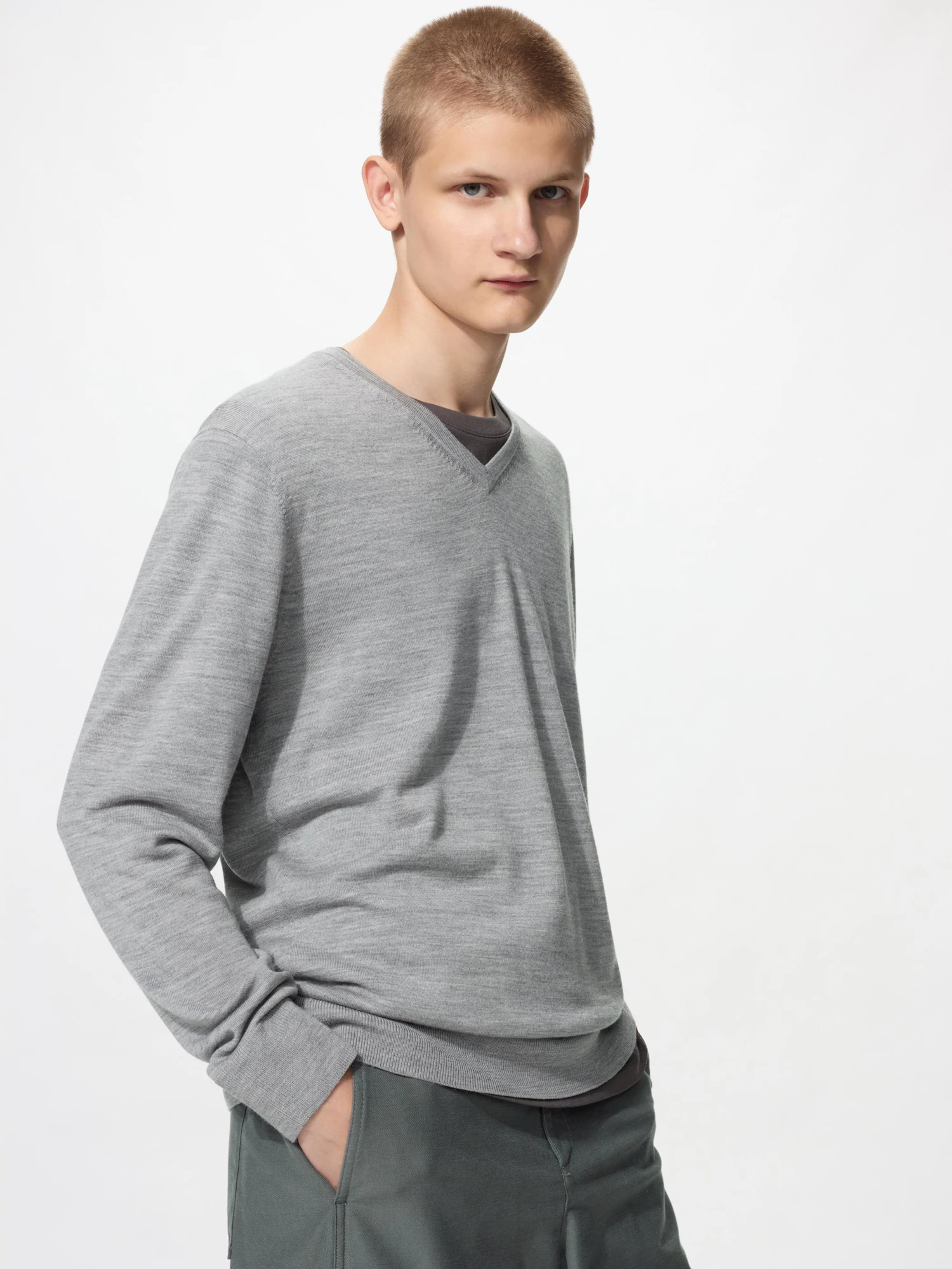 мериносовый V-образный свитер — UNIQLO