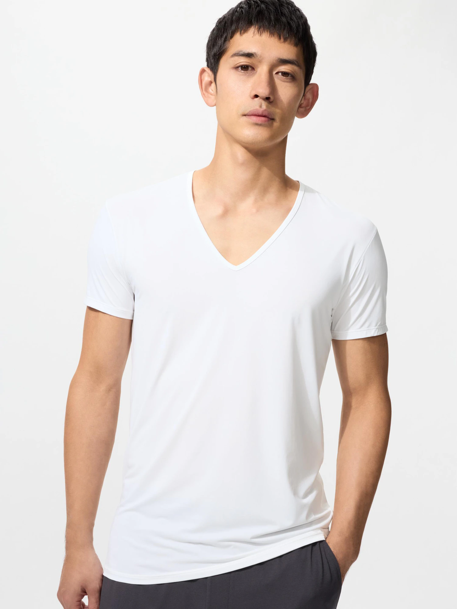 Футболка AIRism, V-вырез — UNIQLO