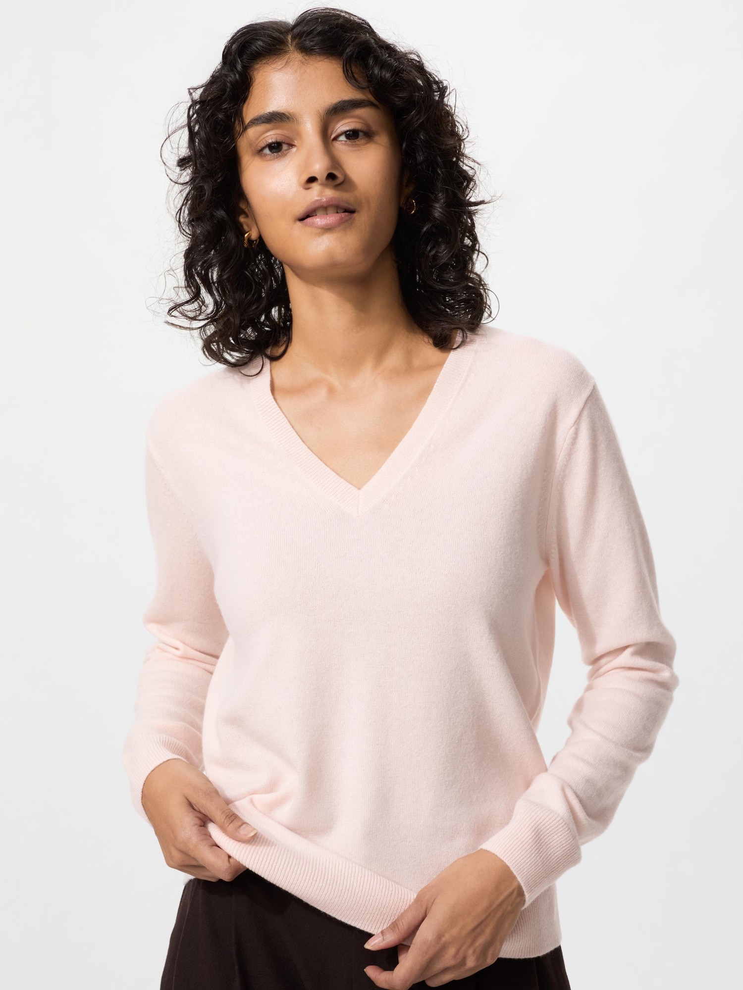 Кашемировый свитер с V-вырезом — UNIQLO