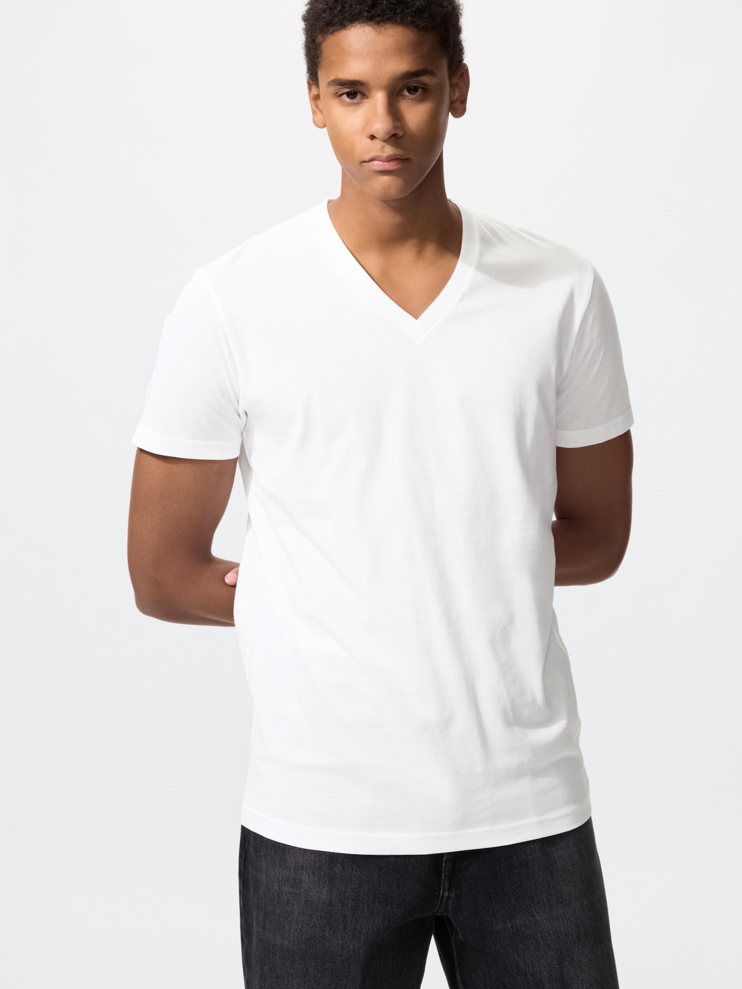 Футболка Dry цветная с V-вырезом — UNIQLO