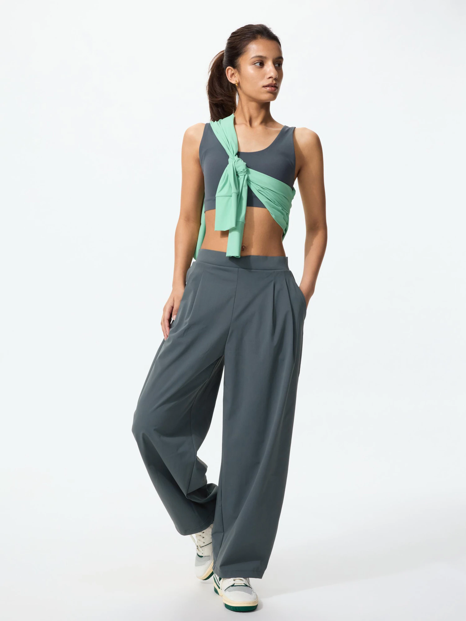 Широкие брюки Ultra Stretch Active, укороченные — UNIQLO