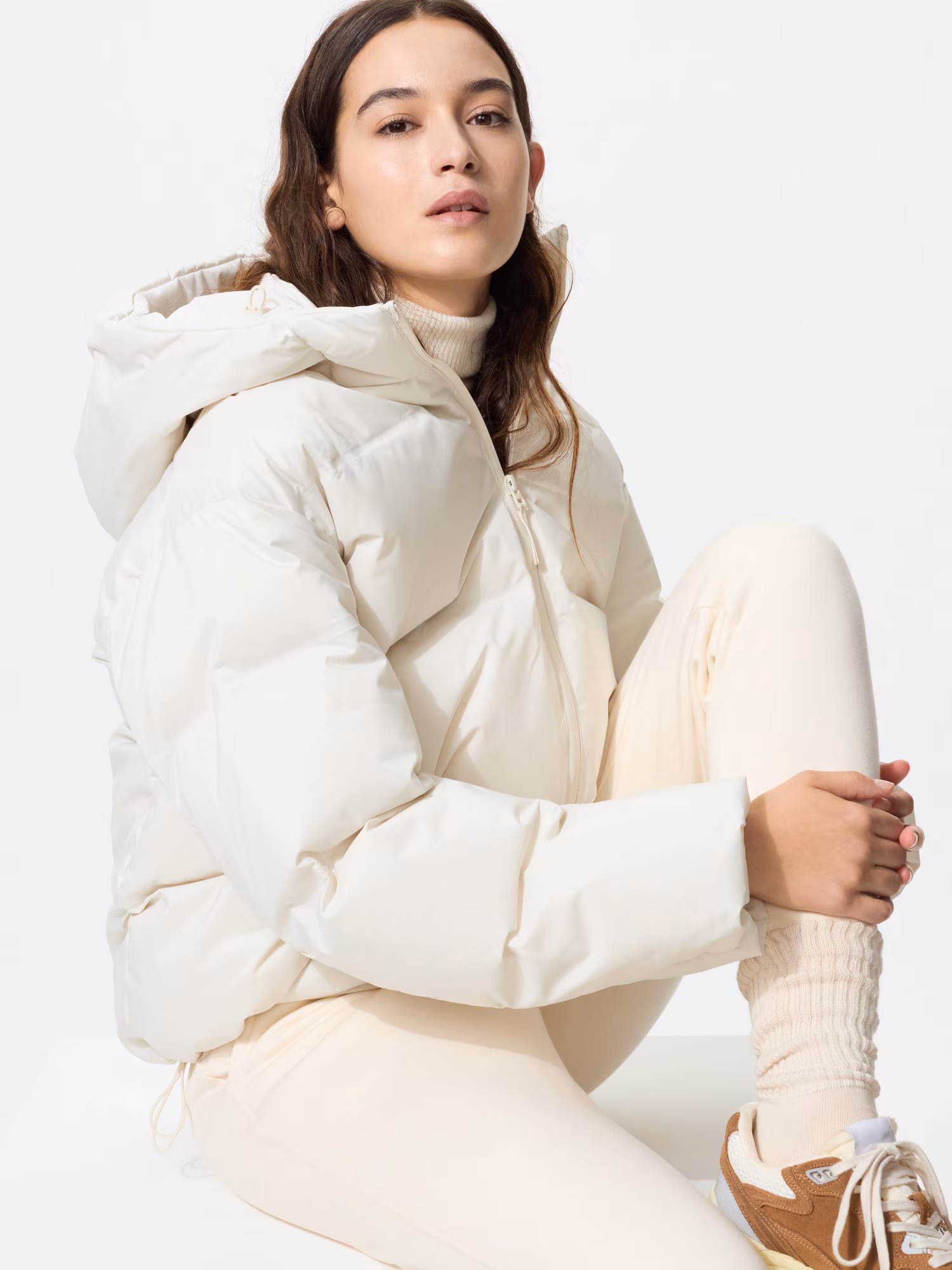 Бесшовный пуховик с капюшоном — UNIQLO