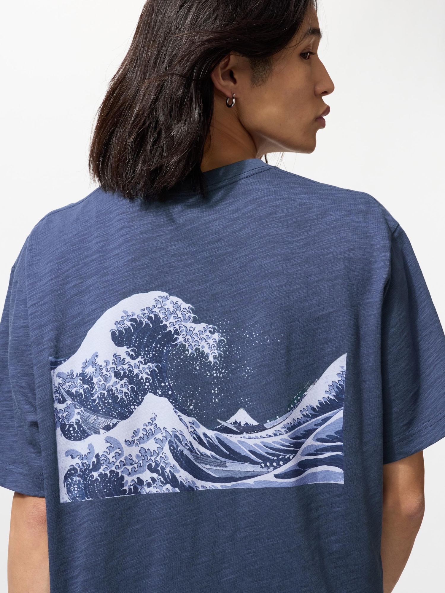 Укиё-э синяя UT — UNIQLO