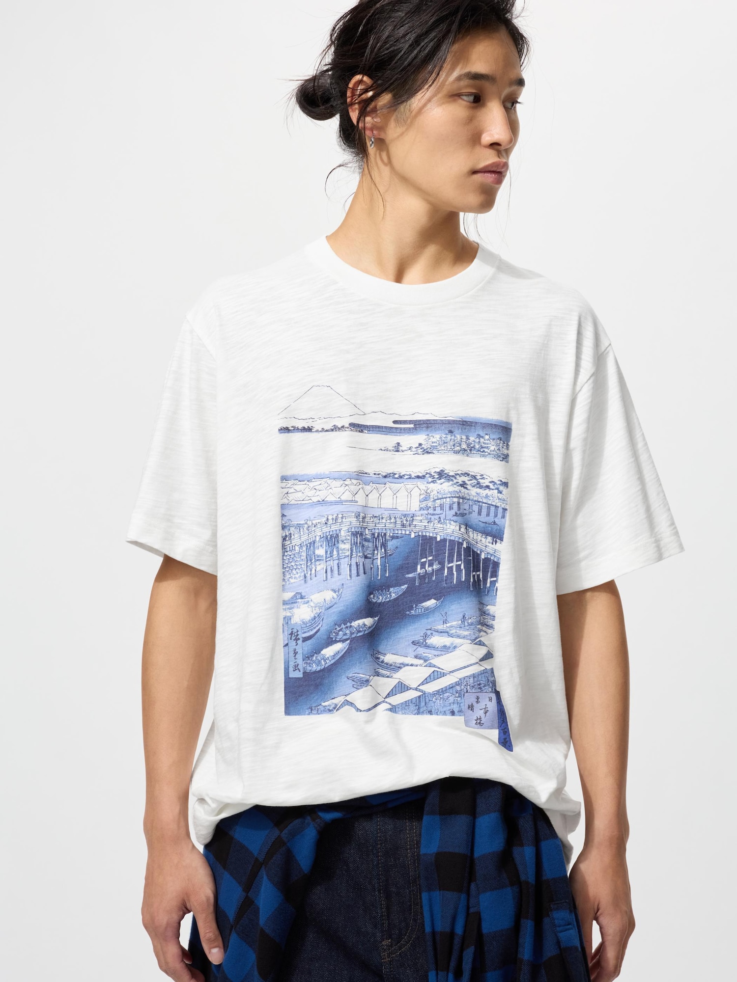 Укиё-э синяя UT — UNIQLO