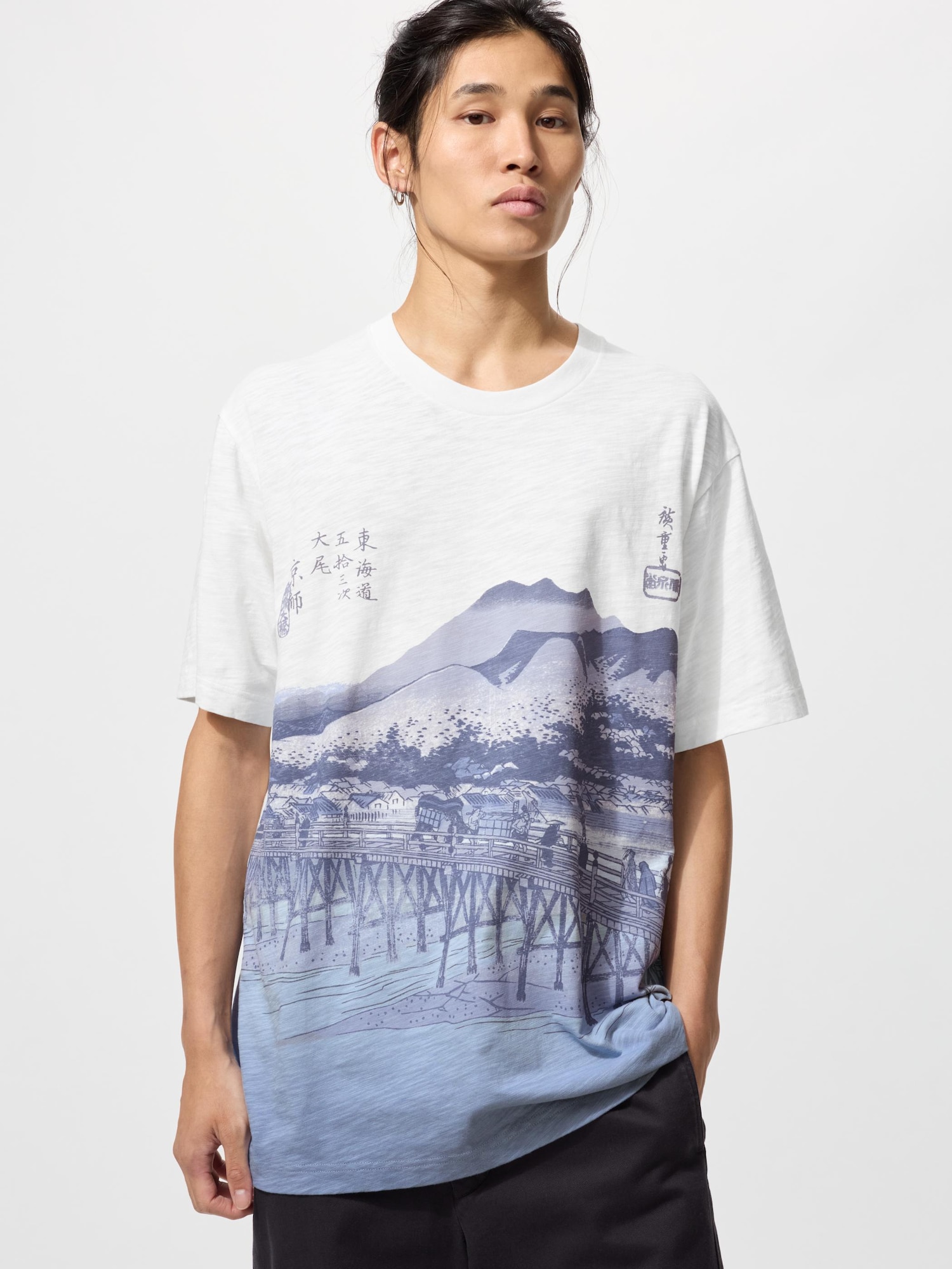 Укиё-э синяя UT — UNIQLO