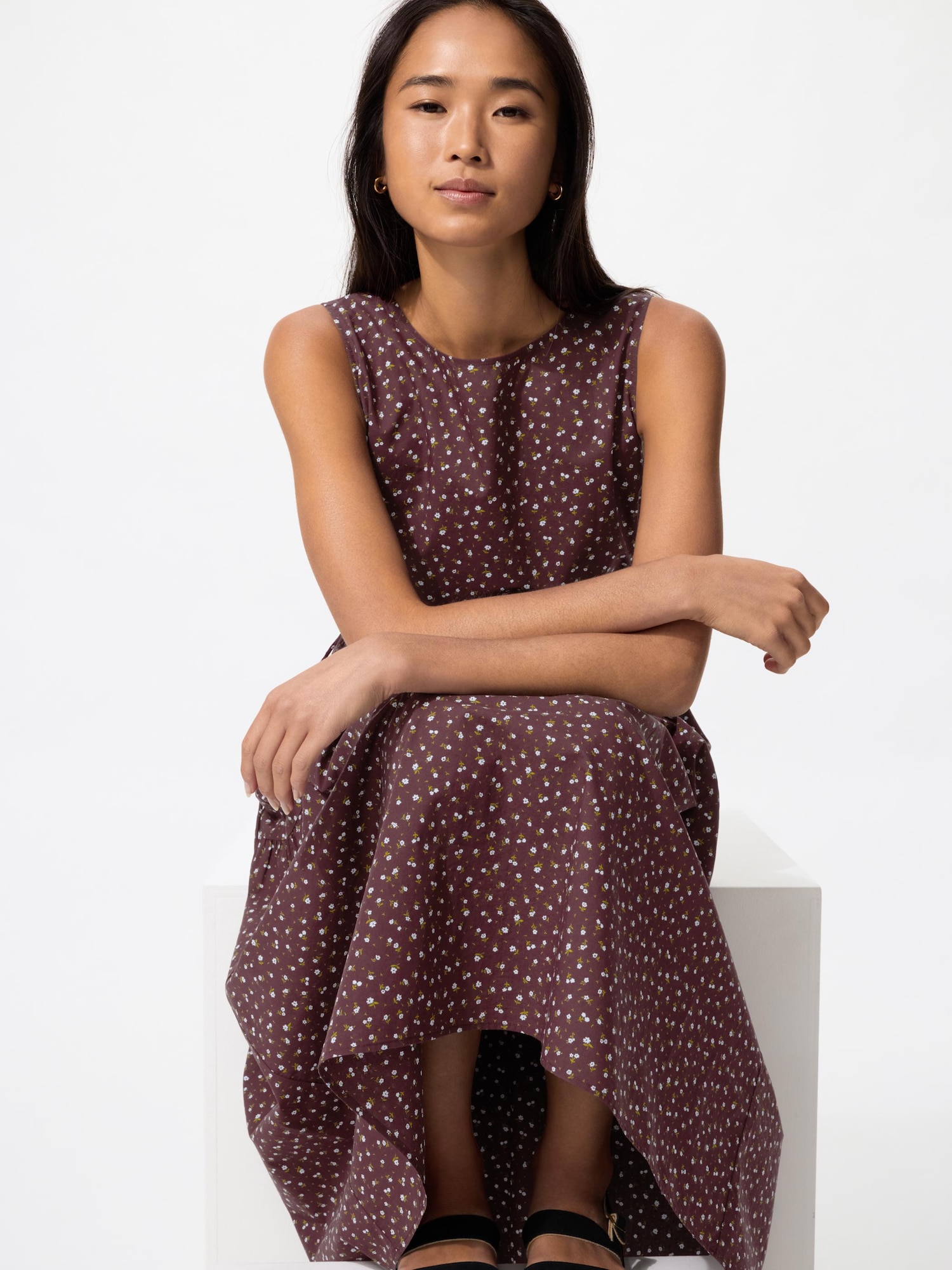 Платье без рукавов с сборкой цветочное — UNIQLO