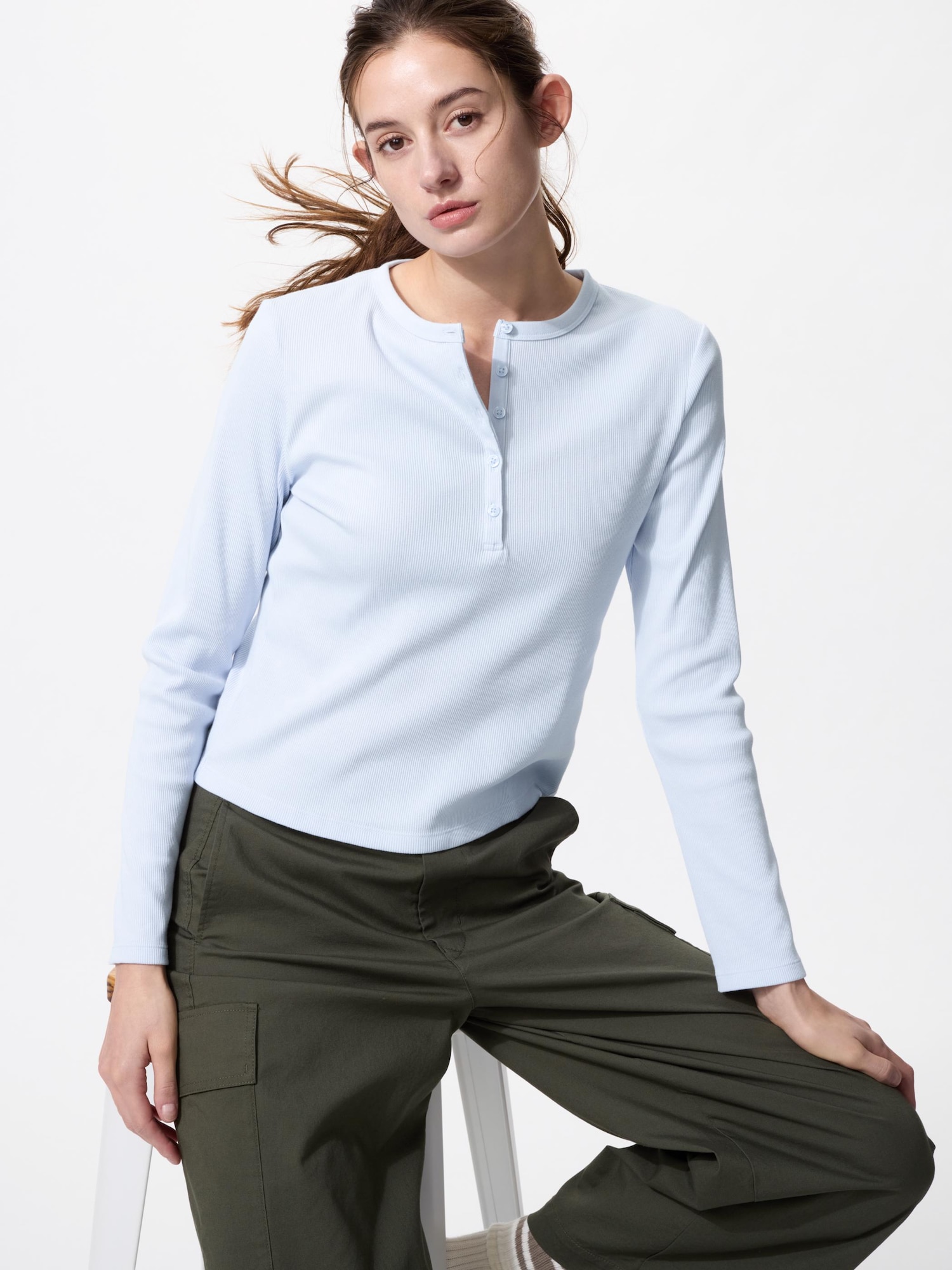 Футболка в рубчик с вырезом хенли — UNIQLO