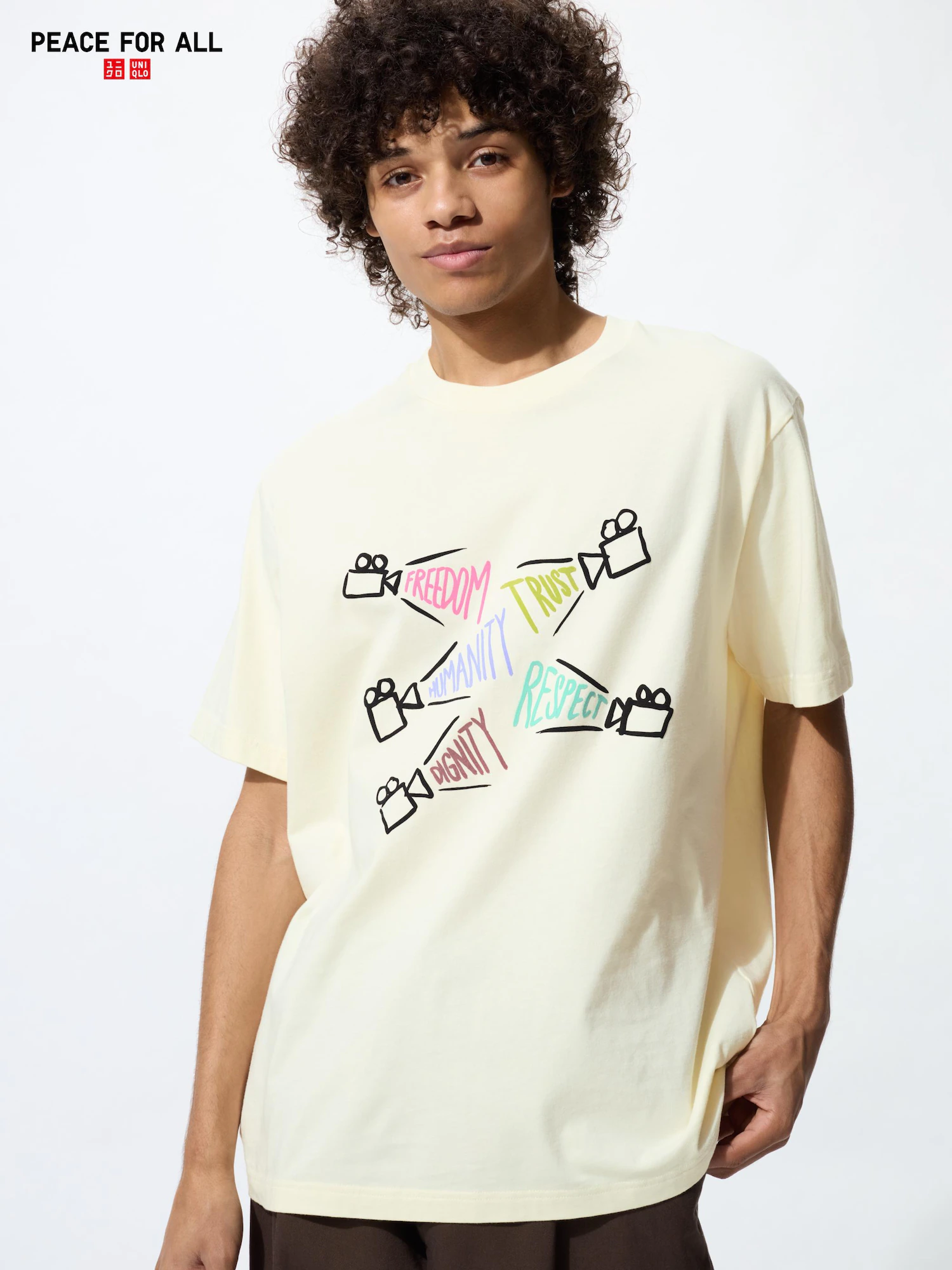 Футболка PEACE FOR ALL/Фонд кино о беженцах — UNIQLO